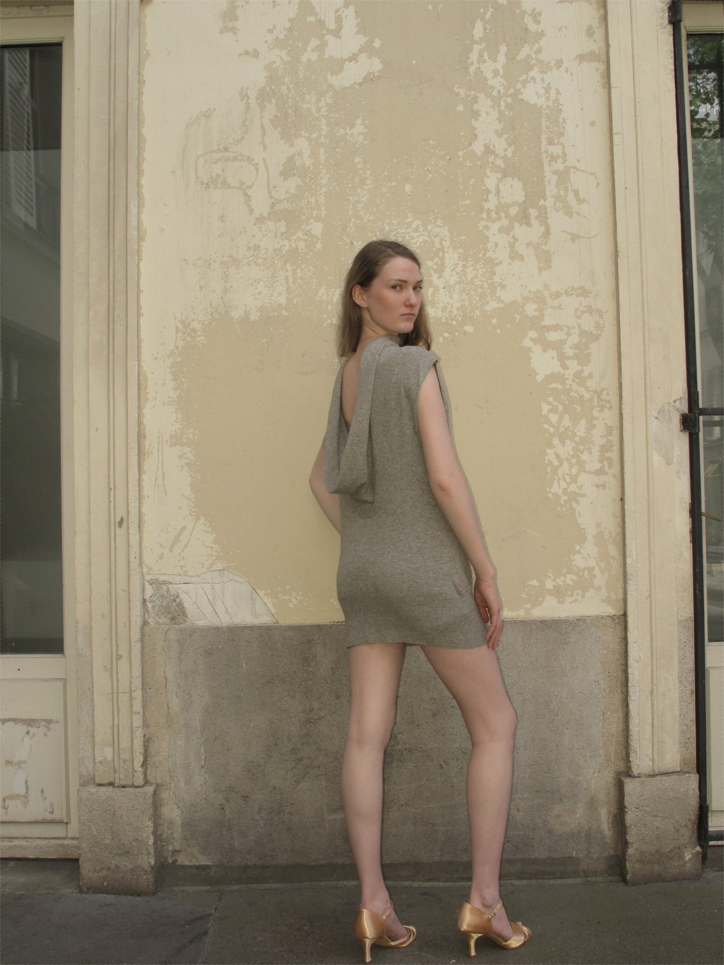 Robe/Pull sans manche en maille