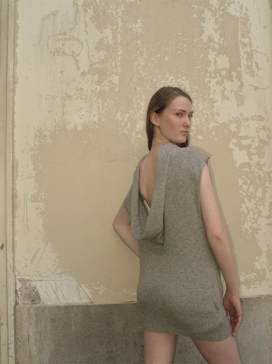 Robe/Pull sans manche en maille